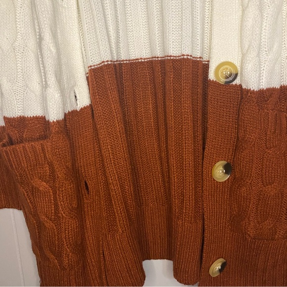 Knit color blocked long cardigan. Size medium - Picture 2 of 4